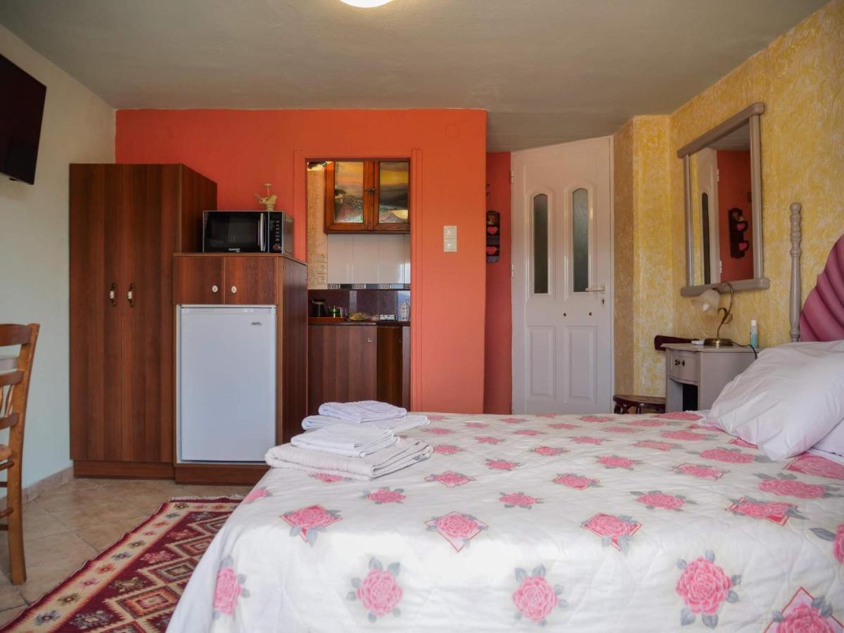 Hotel Η Φωλιτσα Karpenísion Zewnętrze zdjęcie